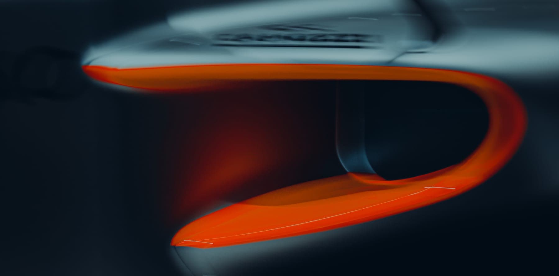 Oranges Aerodynamik Detail in Bewegungsunschärfe.